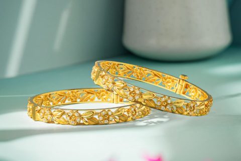 How to maintain shine on old gold pieces